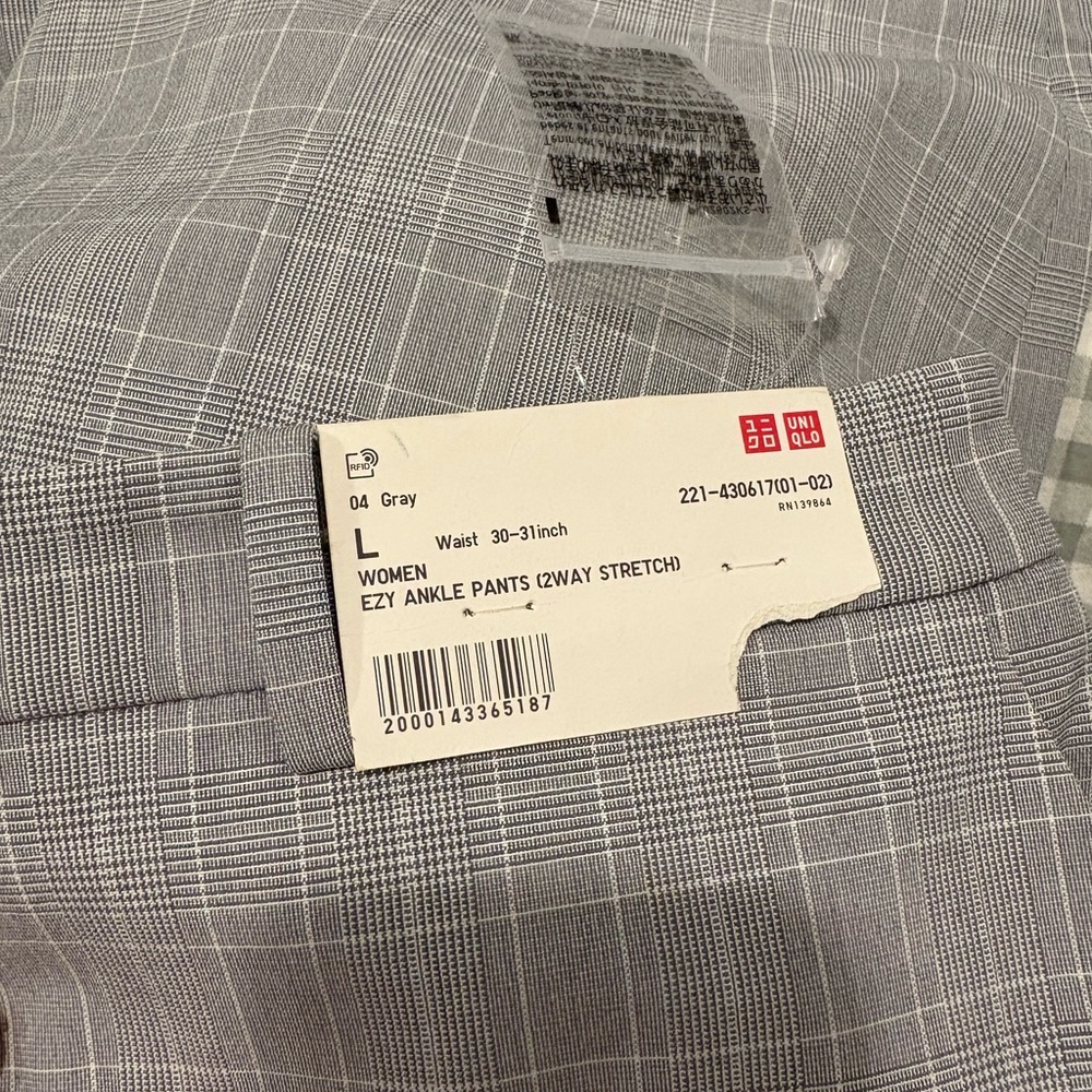 Uniqlo Gray Plaid Ankle Pants